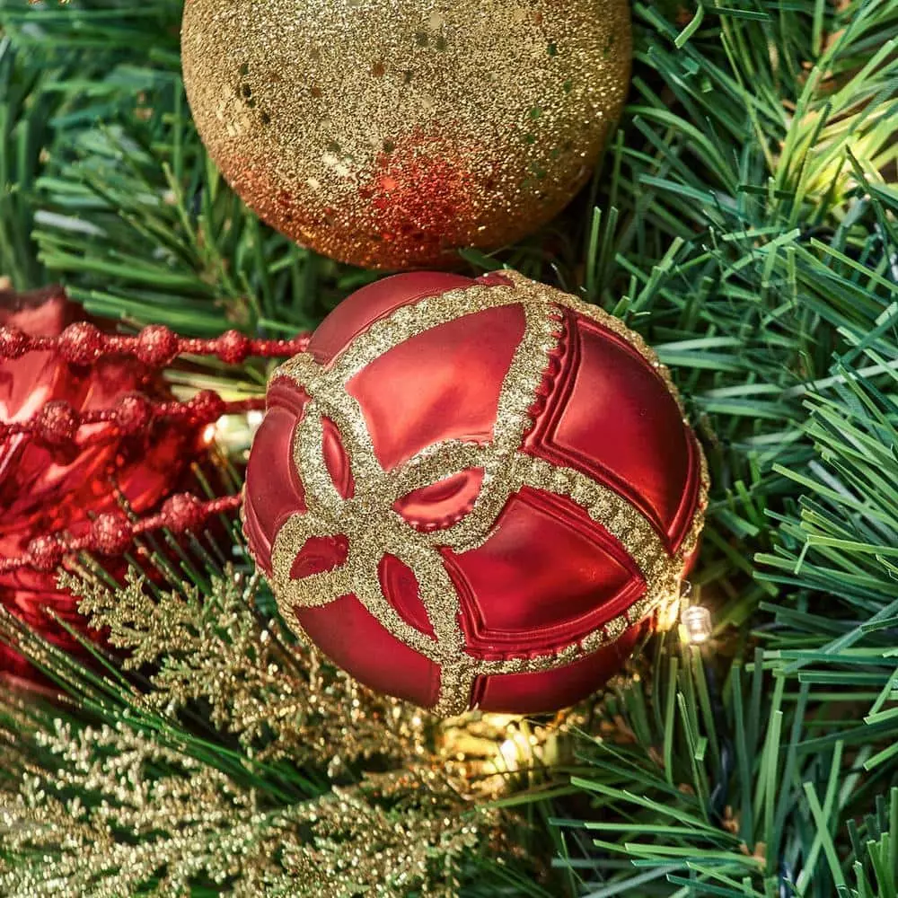 Home Accents Holiday 30 in Prelit Nutcracker Wreath 7 Home Accents Holiday 30 in Prelit Nutcracker Wreath - Image 5