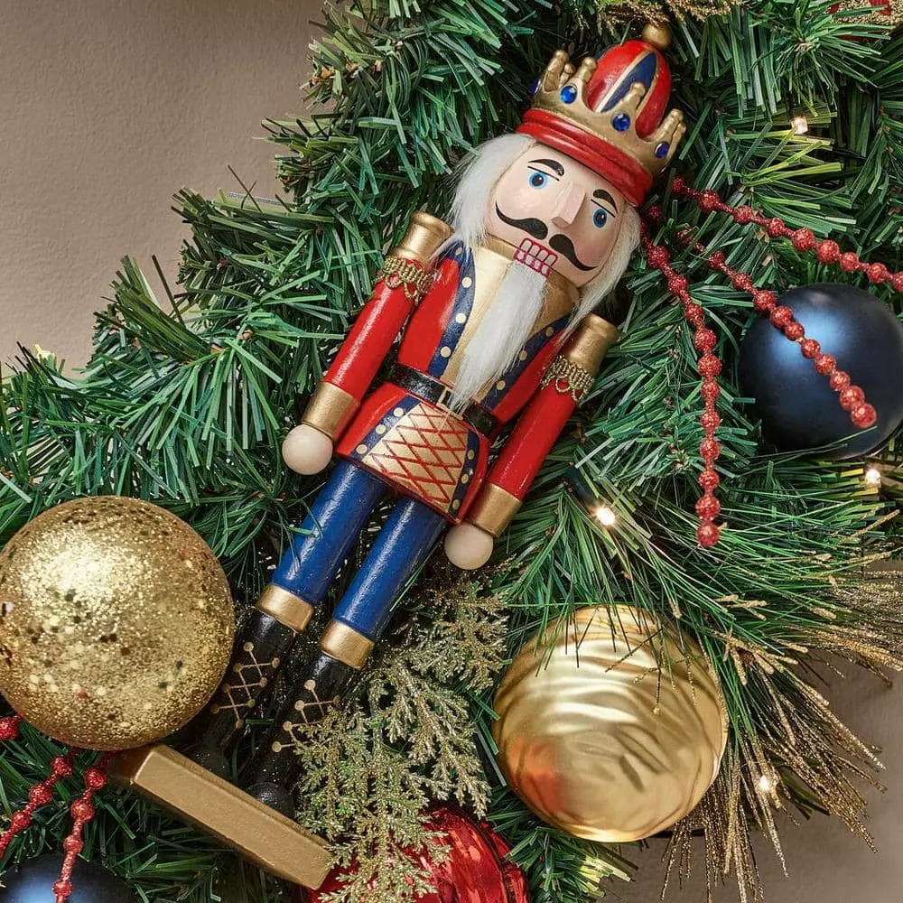 Home Accents Holiday 30 in Prelit Nutcracker Wreath 6 Home Accents Holiday 30 in Prelit Nutcracker Wreath - Image 4