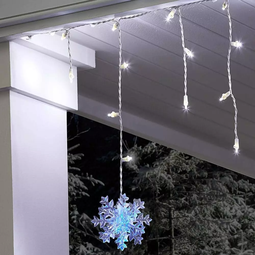 Home Accents Holiday 70L Cool White Dome Icicle With Snowflakes Lights 5 Home Accents Holiday 70L Cool White Dome Icicle With Snowflakes Lights - Image 3