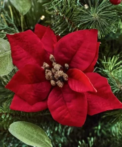 Home Accents Holiday 4.5 ft Berry Bliss Potted Christmas Tree -Home Accents Holiday Shop home accents holiday pre lit christmas trees chzh3811995th8 40 1000